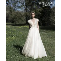 Navy, abito da sposa in tulle e ricami