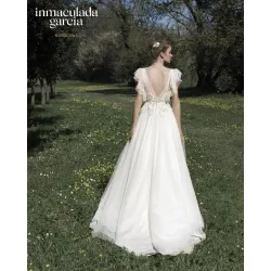 Navy, abito da sposa in tulle e ricami