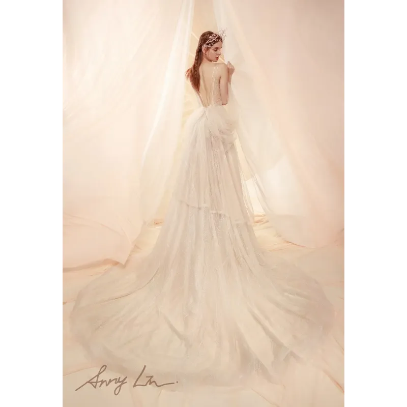 L'Abito da Sposa Ruby: Eleganza Classica con un Tocco Innovativo